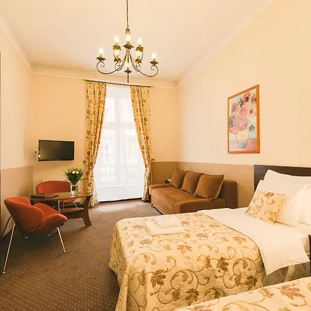 Aparthotel Abella & By Artery 3*