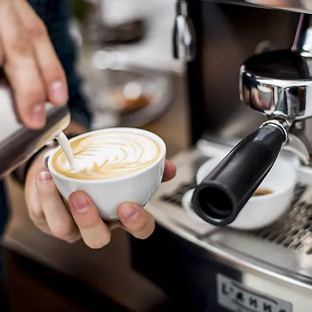 Apartahotel Abella & By Artery 3*