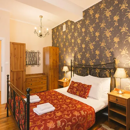 Apartahotel Abella & By Artery 3*