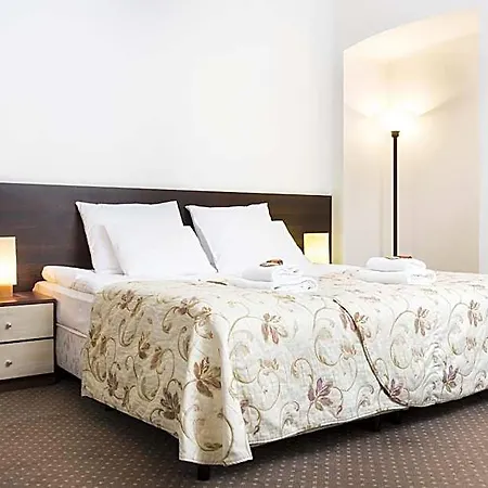 Aparthotel Abella & By Artery