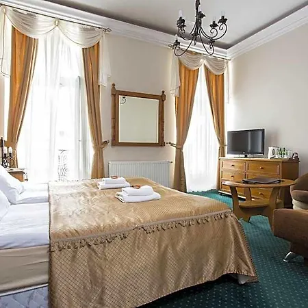 Aparthotel Abella & By Artery