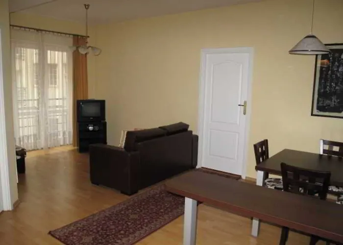 Abella & By Artery كراكوفيا